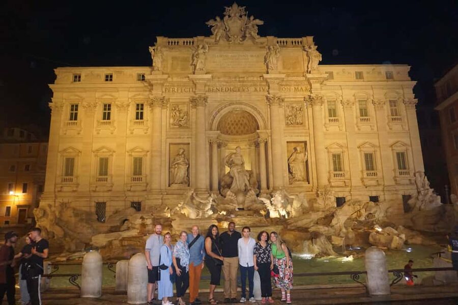 Rome: Nocturnal Golf Cart Tour - Piazza Navona and Trevi Fountain after dark, with breathing room for photos