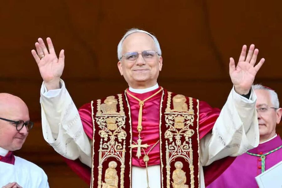 Rome: Papal Audience Guided Tour with Reserved Ticket - Meeting at Vicolo del Farinone 23, and the walk to the square