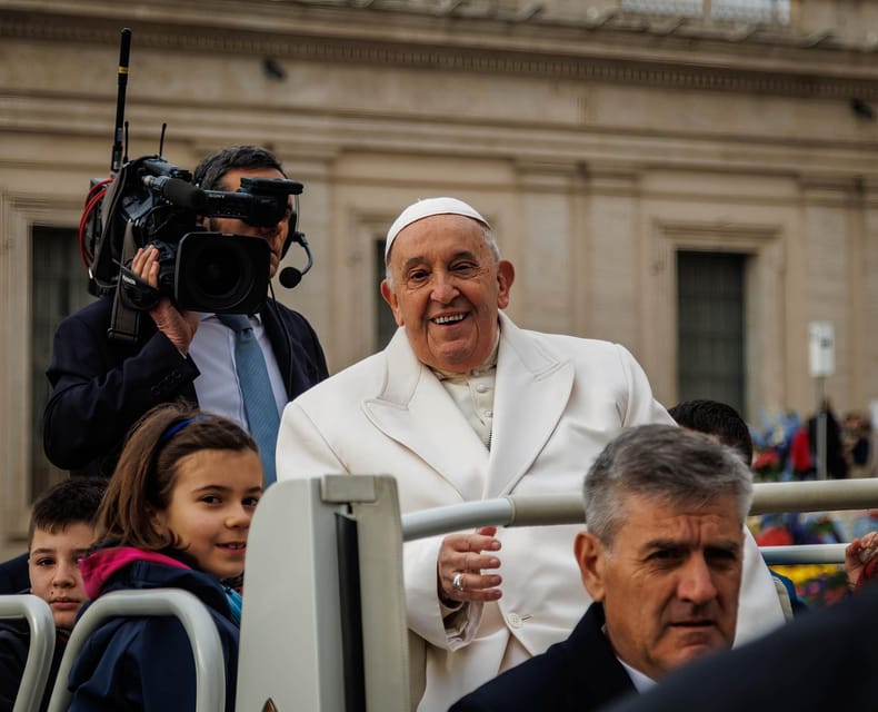 Rome: Papal Audience Tour With Reserved Access - A Reserved Morning at Saint Peter’s Square, Meet Near the Center
