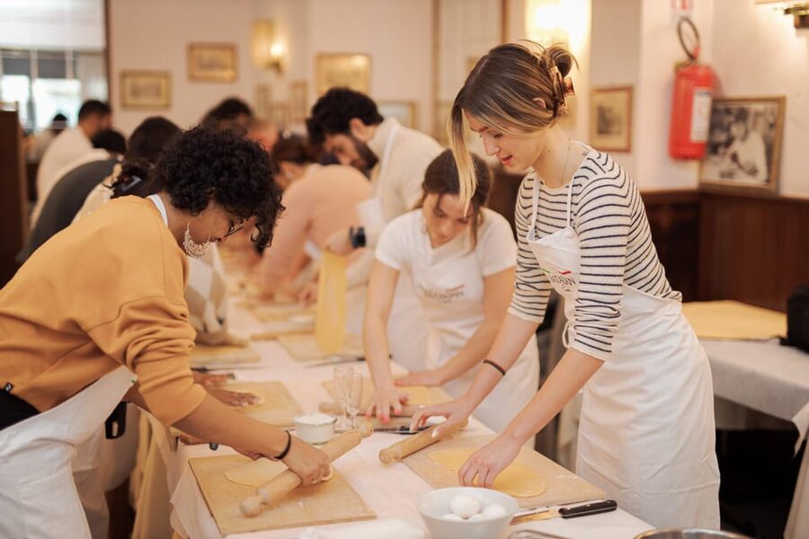 Rome: Pasta and Tiramisu Cooking Class in Piazza Navona - Ristorante Tucci meet-up: easy start, real restaurant energy
