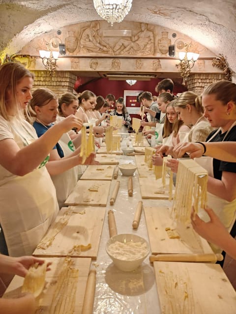 Rome: Pasta & Tiramisu Cooking Class near the Spanish Steps - The 2-Hour Flow: Pasta First, Then Your Tiramisu