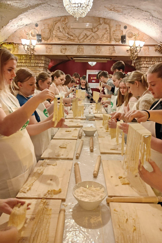 Rome: Pasta & Tiramisu Cooking Class near the Spanish Steps - Getting Oriented at Trattoria Amici (and Why the Setting Matters)