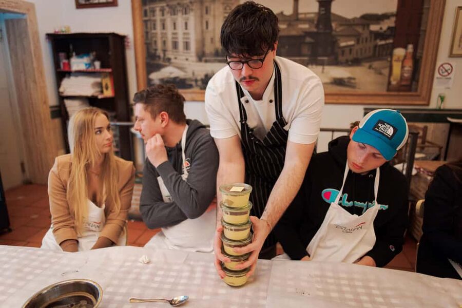 Rome: Pizza and Tiramisu Cooking Class in Piazza Navona - Who should book this Rome pizza and tiramisu class