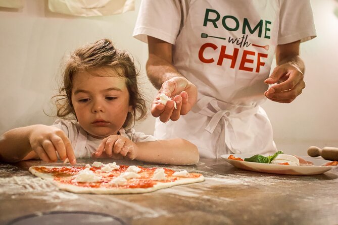 Rome: Pizza and Tiramisu Cooking Class Near the Colosseum - Keeping energy up while pizza bakes
