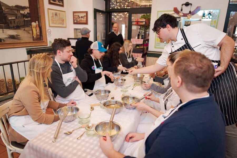Rome: Pizza Cooking Class in Piazza Navona with Drinks - Antica Trattoria Agonale Start, Prosecco First