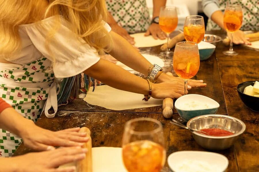 Rome: Pizza Making Cooking Class With Spritz Cocktails - Getting Oriented Near the Colosseum Area