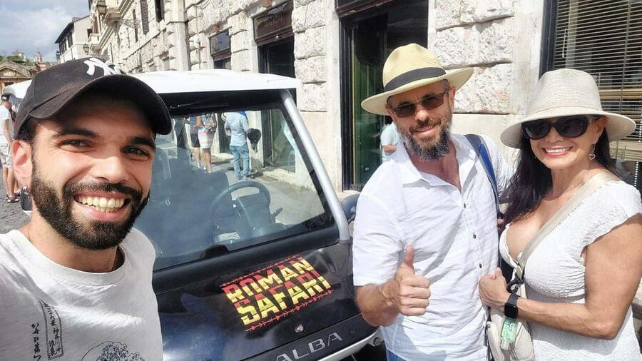 Rome: Private Golf Cart tour with a Local Guide - Rione Monti and the art of stopping for five minutes