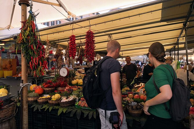 Rome Private Wine & Food Tour Trastevere, Ghetto, Campo de Fiori - Piazza Farnese launch: an elegant start before the food