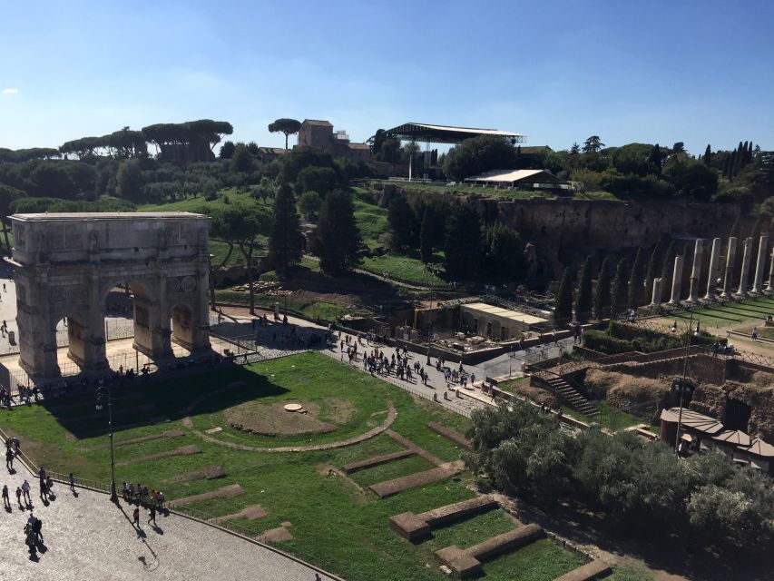 Rome: Roman Forum & Palatine Hill Tour - Palatine Hill: Romulus and Remus to elite living