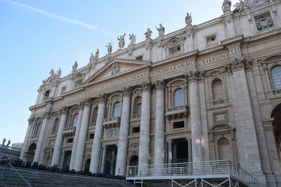 Rome: Saint Paul Outside the Walls Tour - The Pope medallions timeline: history in one long line