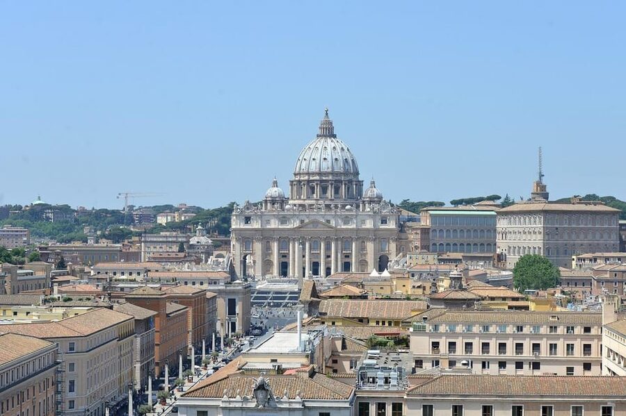 Rome: Saint Peter's Basilica Tour - The Vatican City photo stop: fast walking, quick framing