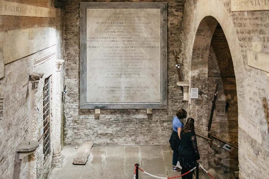 Rome: San Clemente Underground and Basilica Guided Tour - Finding Via di S. Giovanni in Laterano, and why the location matters
