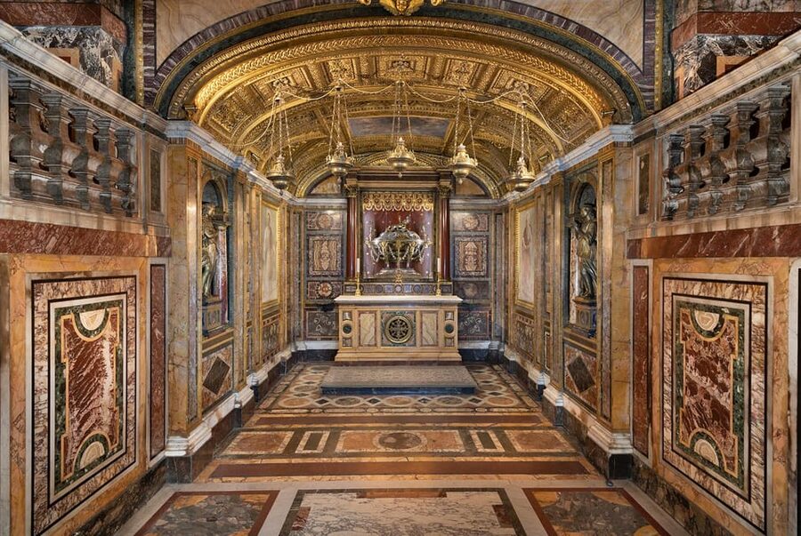 Rome: Santa Maria Maggiore Upper Areas Skip-the-Line Ticket - Hall of the Popes portraits and memorabilia