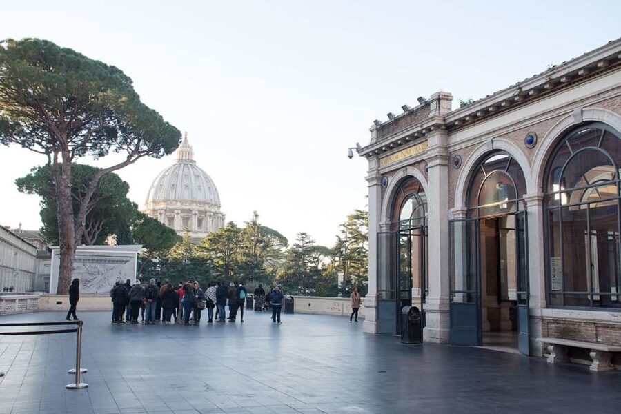 Rome: Skip the line Vatican Museums & Sistine Chapel Tour - Gallery of Maps and the Gallery of Tapestries, where art teaches geography