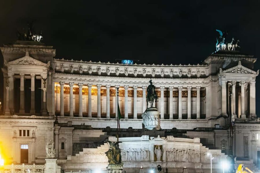 Rome: Small-Group City Highlights Moonlight Walking Tour - Ending near the Colosseum: illuminated finale and real-world route changes