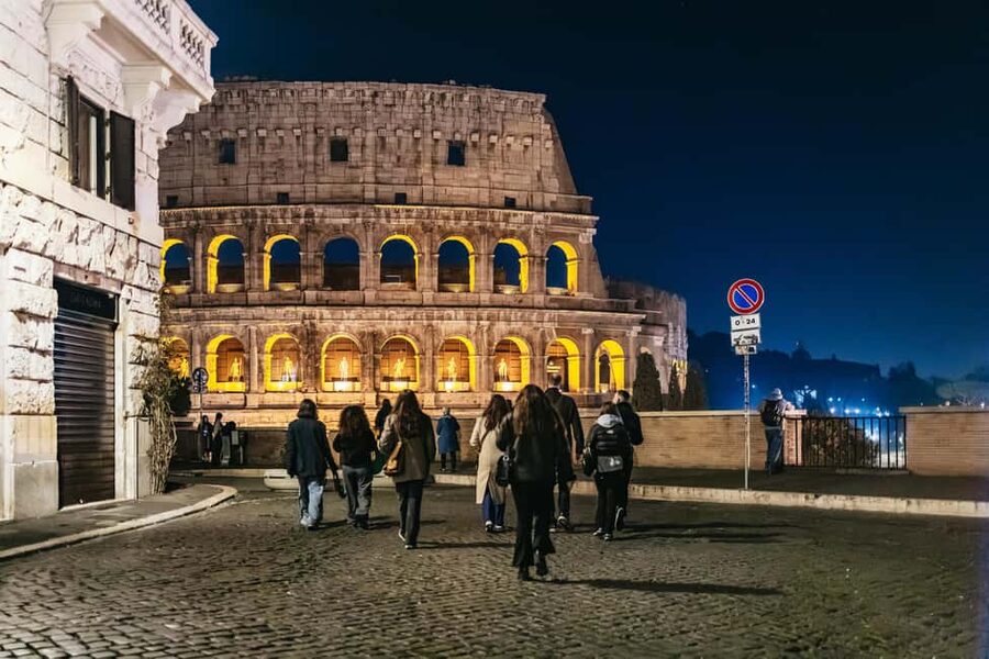Rome: Small-Group City Highlights Moonlight Walking Tour - Starting around Piazza Navona, then walking Rome like a story