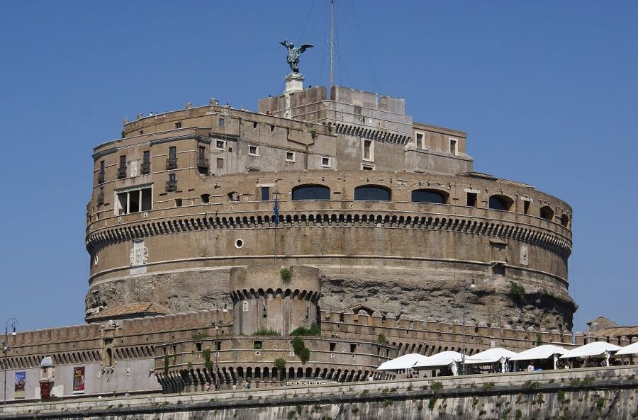 Rome: Small Group Guided Tour of Castel Sant'Angelo - Papal residence rooms: where power changed the mood