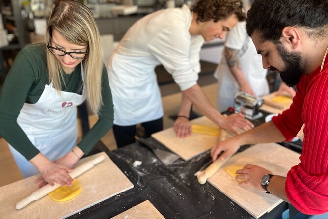 Rome Small Group Pasta Making Class with Wine and Italian Chef - Getting to the Meeting Point Near the Vatican (Without Losing Time)