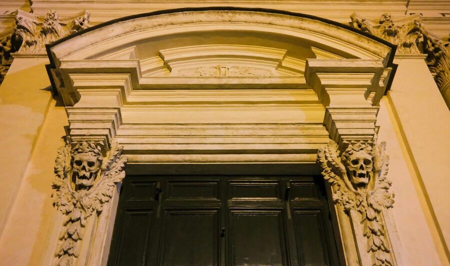 Rome: Small Group Rome's Dark Side - Ghosts & Legends Tour - Meeting at Campo de’ Fiori: your first clue is right in front