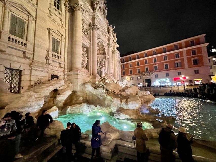 Rome: Spanish Steps, Trevi, Navona and Pantheon Sunset Tour - Trevi Fountain Lit Up: How the Tour Handles the Crowd Problem