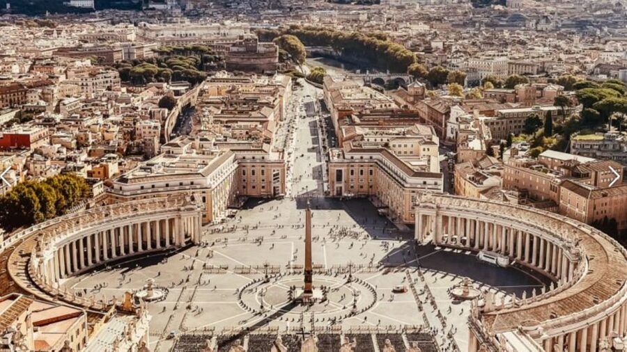 Rome: St. Peter's Basilica Express Guided Tour - Into the Basilica: art stops you’ll actually notice