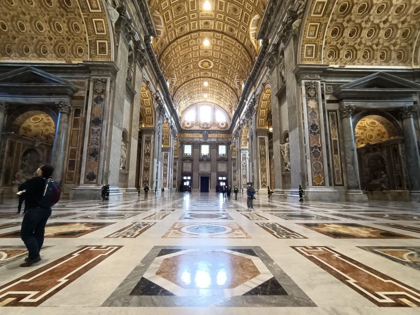 Rome: St. Peter's Basilica Guided Tour with Papal Tombs - Going below ground to papal tombs