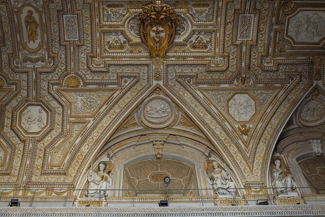 Rome: St. Peter's Basilica, La Pietà, Papal Tombs and Dome - The papal tomb experience: Saint Peter’s tomb and the Vatican Grottoes