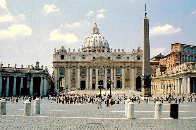 Rome St. Peter's Basilica Tour with exclusive Underground Access - Bernini’s baldachin: the papacy in stone