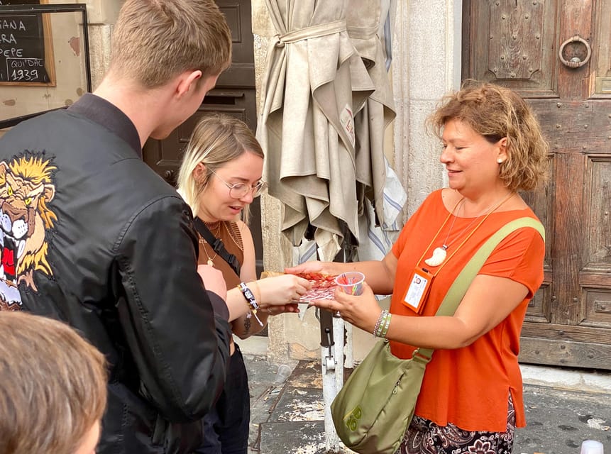 Rome Street Food: Delights at Campo dei Fiori & Ghetto Area - Largo Argentina and Torre Argentina: gelato by ancient ruins