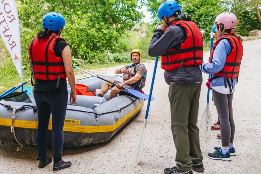 Rome: Tiber River Urban Rafting Tour with Roman Pizza - Castel Sant’Angelo stop, photos and a break from the paddling