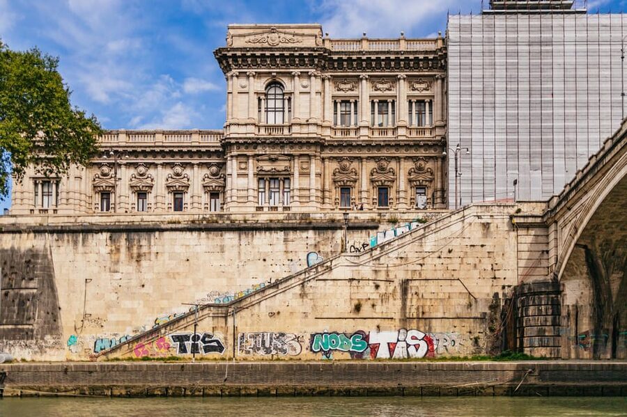 Rome: Tiber River Urban Rafting Tour with Roman Pizza - Guides, language options, and why the stories matter