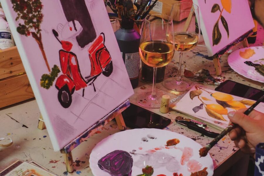 Rome: Tipsy Painting Class with Fine Wine and Arts - Small Group Size, and Why It Makes the Class Better