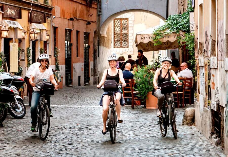 Rome: Top Highlights & Hidden Gems Tour by Cannondale E-Bike - Piazza Venezia and the Vittoriano: A Viewpoint Break That Feels Worth It