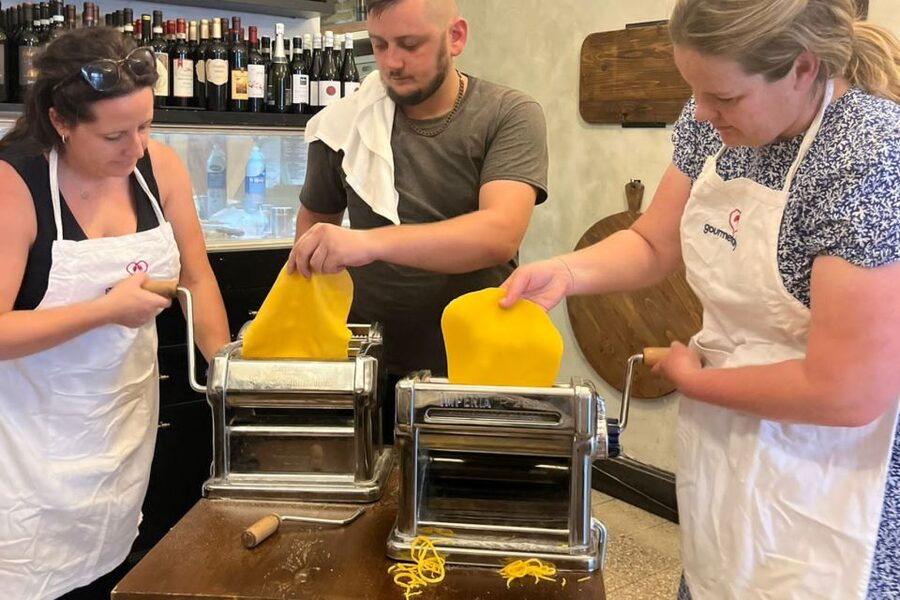 Rome: Traditional Cooking Class in the Jewish Ghetto - Cacio e Pepe and Seasonal Vegetable Secrets
