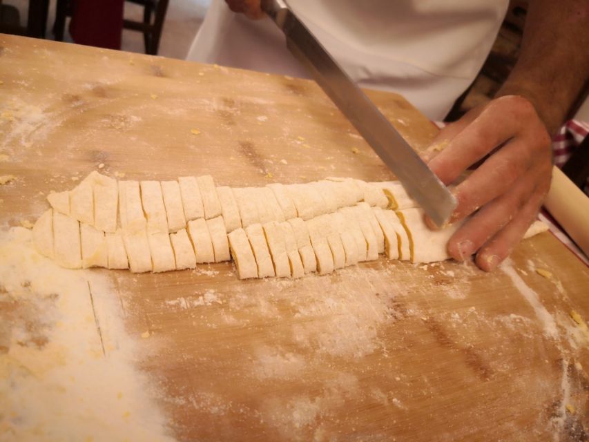Rome: Traditional Cooking Class in the Jewish Ghetto - Wine, Small Group Size, and the Meal You Sit Down To
