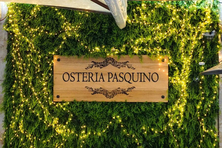 Rome: Traditional Pizza Cooking Class near Piazza Navona - Welcome drinks and the osteria rhythm