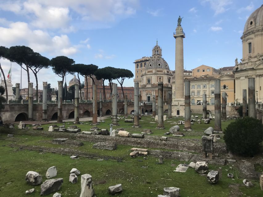 Rome: Trajan Markets Experience with Multimedia Video - Entering the Trajan Markets, a rare kind of Roman ruin
