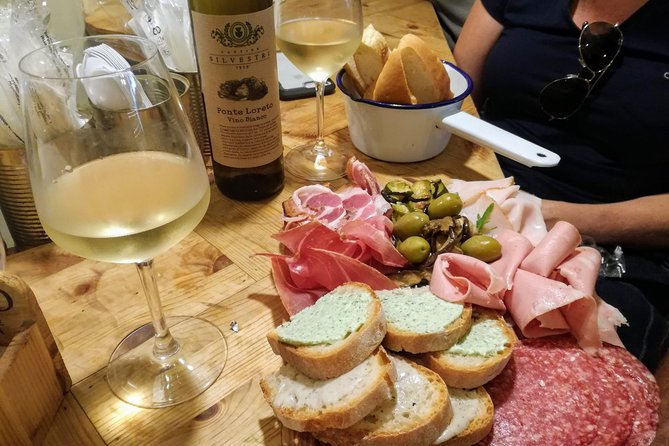 Rome: Trastevere Food Tour Wine Tasting and Local Expert Guide - The guide experience: local context you can use the next day