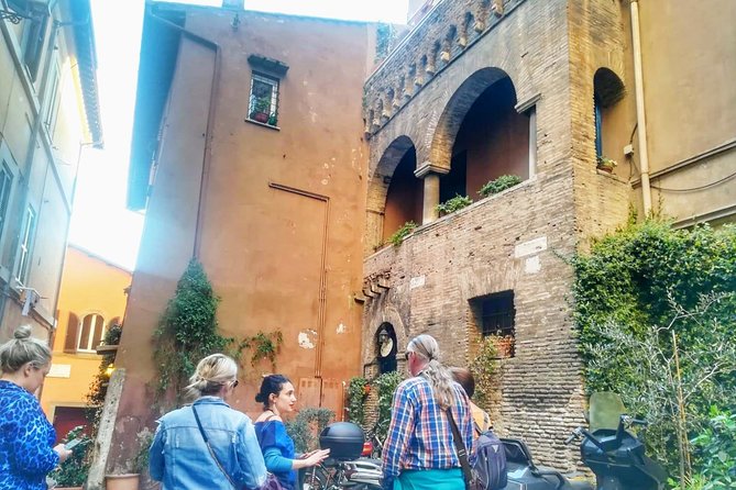 Rome: Trastevere Food Tour Wine Tasting and Local Expert Guide - Small group size, social energy, and how the night stays fun