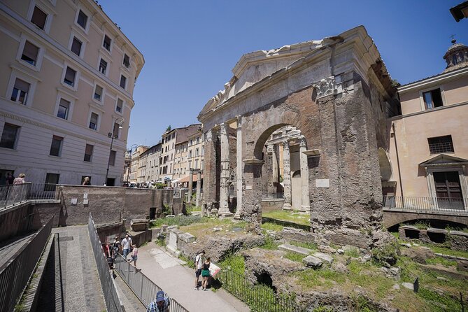 Rome: Trastevere Hidden Gems and Jewish Ghetto Small Group Tour - Stop 3: Vicolo Dell’Atleta, a Quiet Lane, and Hidden References to Faith and Sport