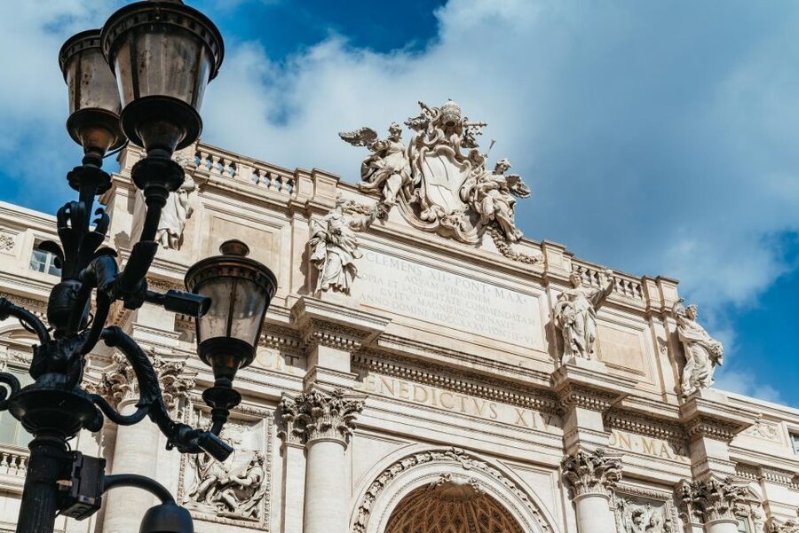 Rome: Trevi Fountain and Underground Guided Tour - Guides, Headsets, and the Small Comforts That Matter