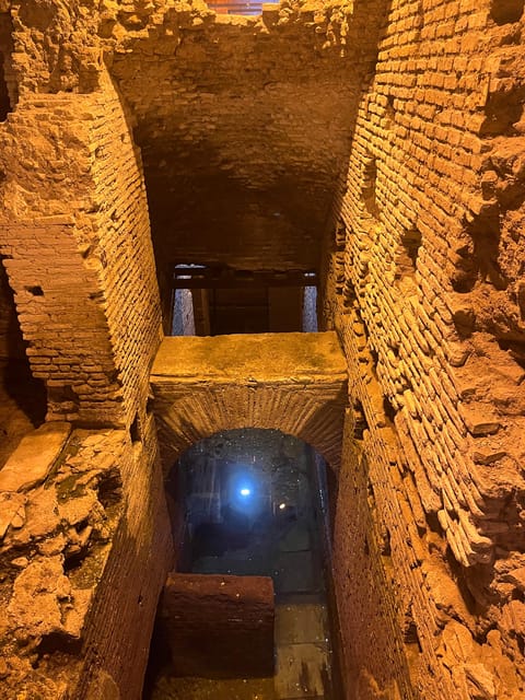 Rome: Trevi Fountain District Underground Tour and Ice Cream - Vicus Caprarius: 40 Minutes Underground Where Roman Water Meets Everyday Life
