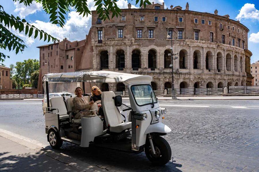 Rome: Tuk-Tuk Guided Tour in Rome City Center - Largo di Torre Argentina to the Pantheon: Old Rome Meets Today