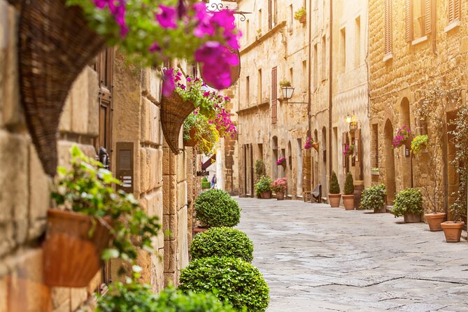 Rome: Tuscany & Montepulciano Day Trip with Lunch & Wine Tasting - The coach ride: Wi-Fi, comfort, and using the time well