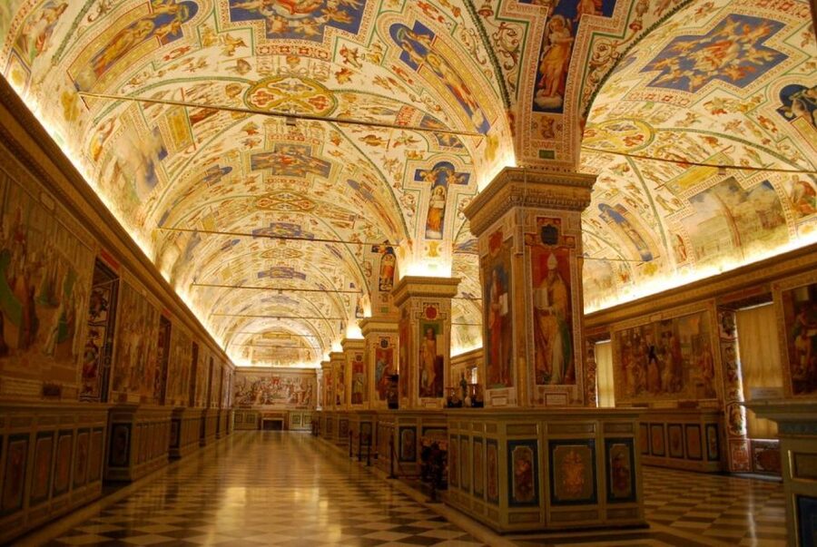Rome: Vatican Museums and Sistine Chapel Guided Tour - How the Tour Handles a Packed Building (and How You Can Cope)