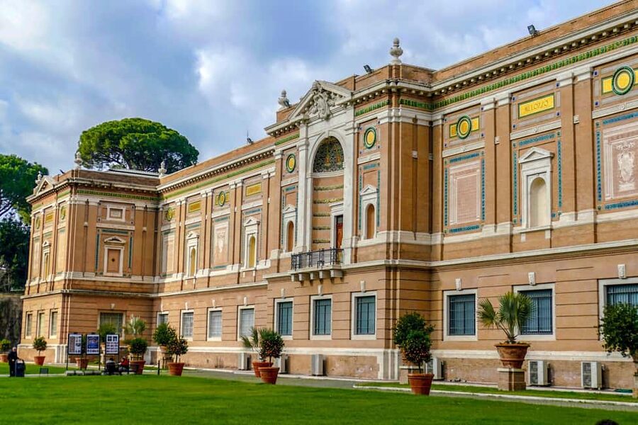 Rome: Vatican Museums and Sistine Chapel Reserved Entry - Dress Rules and Visitor Limits That Affect Real Comfort