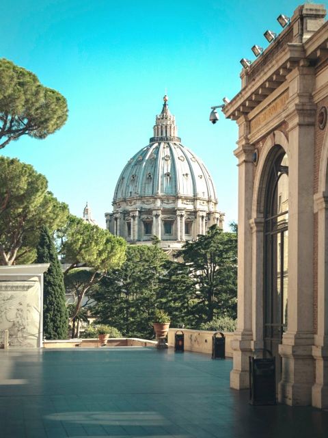 Rome: Vatican Museums and Sistine Chapel Tour with Ticket - Guides, Headsets, and the Story You Hear in a Crowd