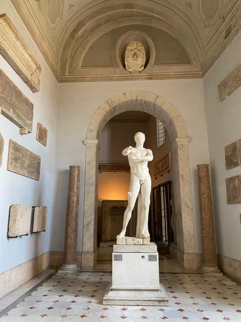 Rome: Vatican Museums, Sistine Chapel & Basilica Tour - Meeting Crown Tours and getting inside without getting stuck