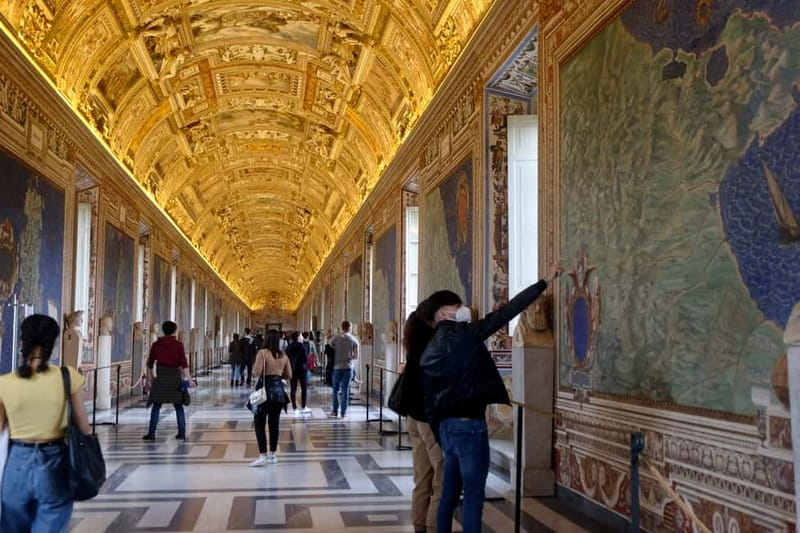 Rome: Vatican Museums & Sistine Chapel Skip-the-Line Tour - Vatican Museums in 2.5 Hours: A Smart Route Through 2,000 Rooms