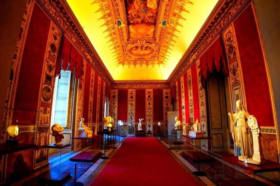 Rome: Vatican Museums & Sistine Chapel Ticket + Tour Options - Finding Crown Tours at Via Mocenigo, 15 without stress